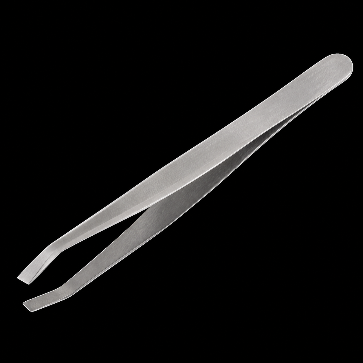 pince-a-epiler-metallique-inclinee.png