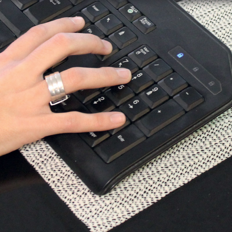 tapis-antiglisse-clavier-818017.jpg